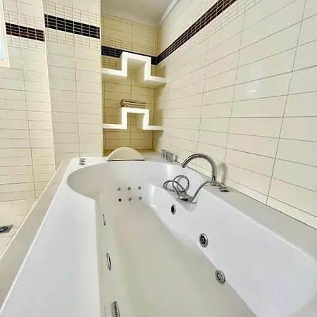 Thealuxuryvilla